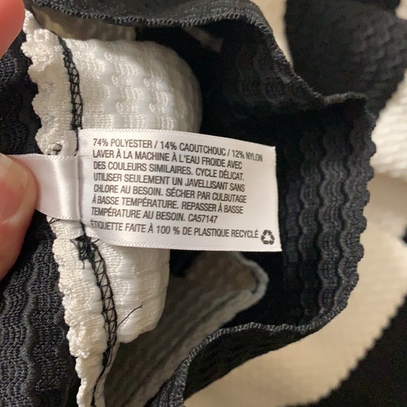 Gently used black and white skirt - Picture 5 of 5